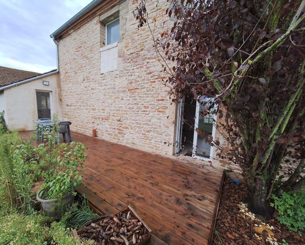 maison en pierre avec 2 chambres