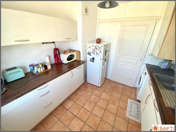 T3 / 65M2 / TRAVERSANT ET LUMINEUX / DERNIER ETAGE / BALCON / CAVE / 800m DU CENTRE DE MERIGNAC