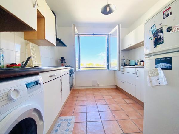 T3 / 65M2 / TRAVERSANT ET LUMINEUX / DERNIER ETAGE / BALCON / CAVE / 800m DU CENTRE DE MERIGNAC