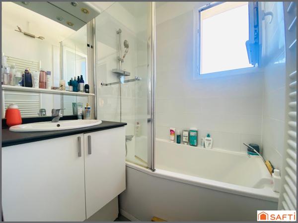 T3 / 65M2 / TRAVERSANT ET LUMINEUX / DERNIER ETAGE / BALCON / CAVE / 800m DU CENTRE DE MERIGNAC