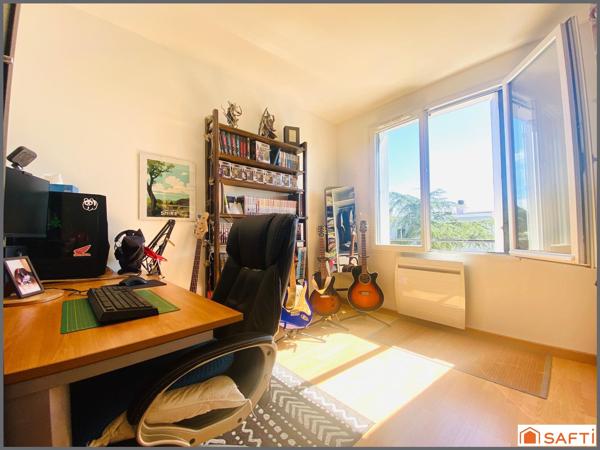T3 / 65M2 / TRAVERSANT ET LUMINEUX / DERNIER ETAGE / BALCON / CAVE / 800m DU CENTRE DE MERIGNAC