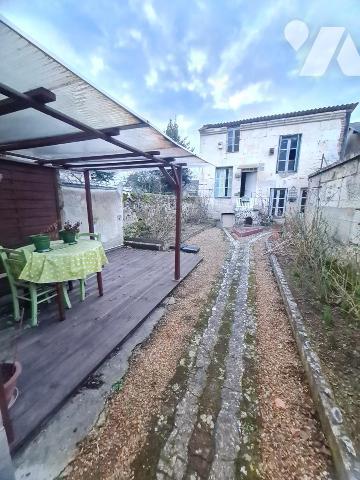 MAISON DE VILLE - A VENDRE - MONTOIRE/ LOIR ( 41800)