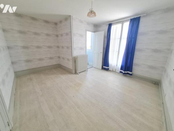 MAISON DE VILLE - A VENDRE - MONTOIRE/ LOIR ( 41800)