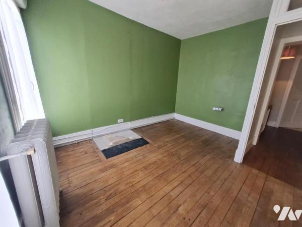 MAISON DE VILLE - A VENDRE - MONTOIRE/ LOIR ( 41800)