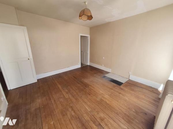 MAISON DE VILLE - A VENDRE - MONTOIRE/ LOIR ( 41800)