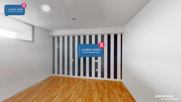 Grand loft très lumineux entièrement rénové avec des matériaux de qualité comprenant 3 chambres, 2 salles de bain, un extérieur et une place de parking en sous-sol