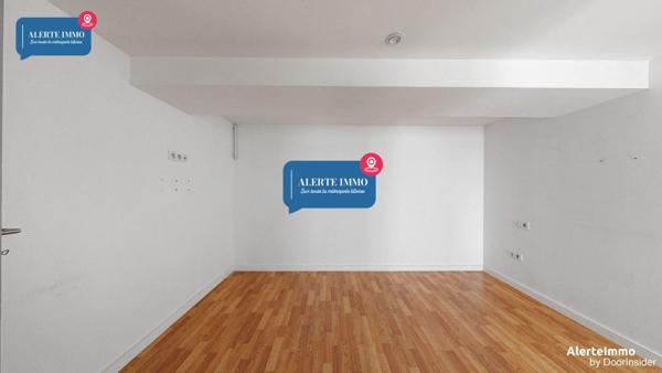 Grand loft très lumineux entièrement rénové avec des matériaux de qualité comprenant 3 chambres, 2 salles de bain, un extérieur et une place de parking en sous-sol
