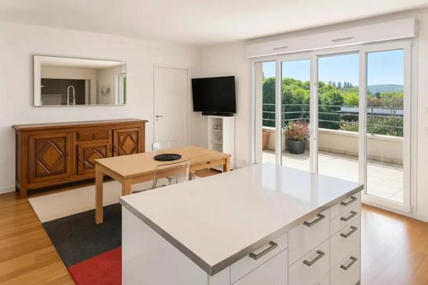 Appartement à vendre 3 pièces T3 VILLEPREUX (78) balcon box dernier étage