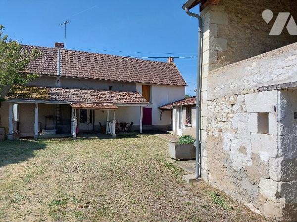 Maison avec nombreuses dépendances