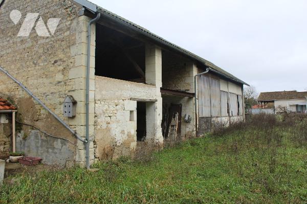 Maison avec nombreuses dépendances