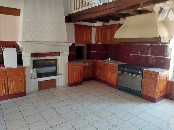 Maison avec nombreuses dépendances