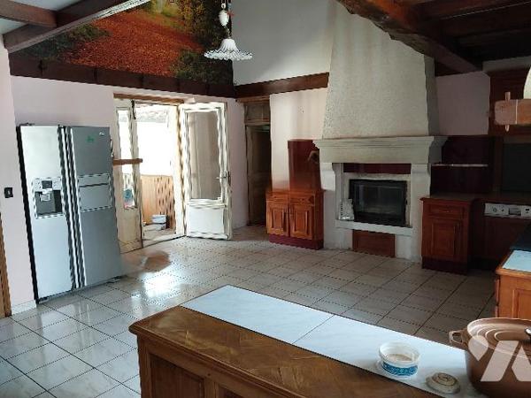 Maison avec nombreuses dépendances