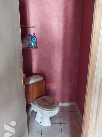 Maison avec nombreuses dépendances