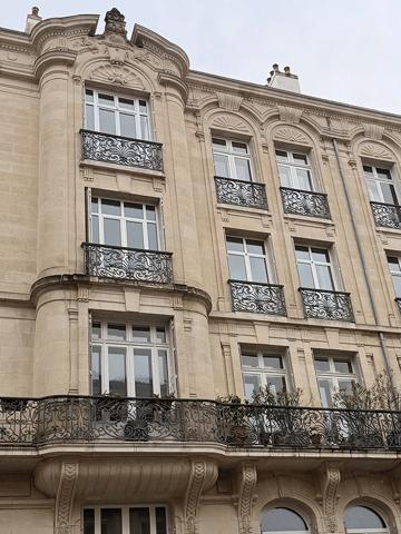 Bordeaux centre, coeur historique, superbe appartement Haussmanien 129 m2, au 4 ème étage avec ascenseur, 3/4 chambres