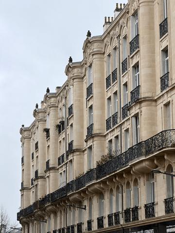 Bordeaux centre, coeur historique, superbe appartement Haussmanien 129 m2, au 4 ème étage avec ascenseur, 3/4 chambres