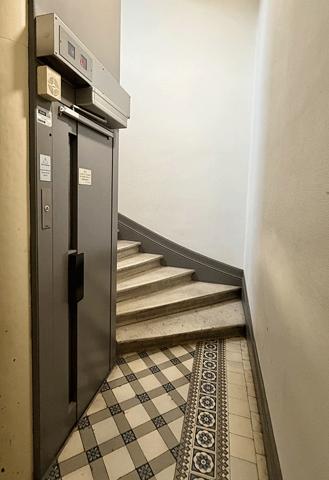 Bordeaux centre, coeur historique, superbe appartement Haussmanien 129 m2, au 4 ème étage avec ascenseur, 3/4 chambres