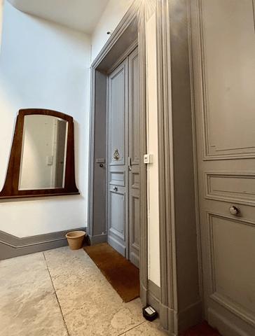 Bordeaux centre, coeur historique, superbe appartement Haussmanien 129 m2, au 4 ème étage avec ascenseur, 3/4 chambres