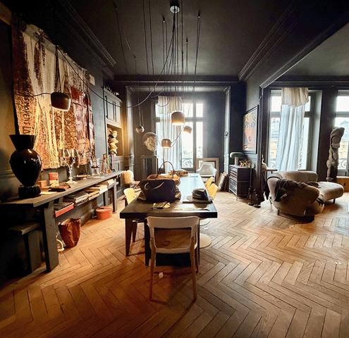 Bordeaux centre, coeur historique, superbe appartement Haussmanien 129 m2, au 4 ème étage avec ascenseur, 3/4 chambres