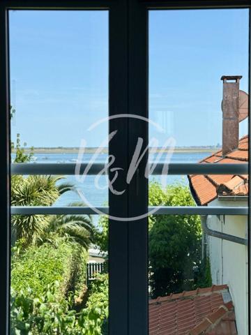 T2 Vue Bassin à Grand Piquey- Appartement rénové avec vue Bassin à Grand Piquey à 30 mètres de l’eau sur la presqu’île du Cap Ferret CAP-FERRET Grand Piquey