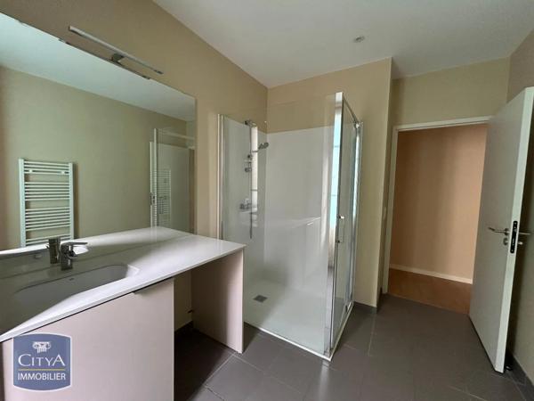 Appartement à louer 3 pièces 61.9m² Vichy (03200)