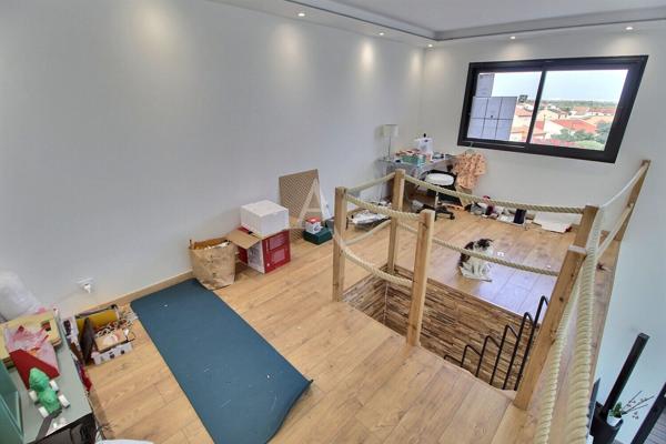 VILLA COMPTEMPORAINE 4 FACES DE 110 m² HABITABLES DANS QUARTIER RESIDENTIEL