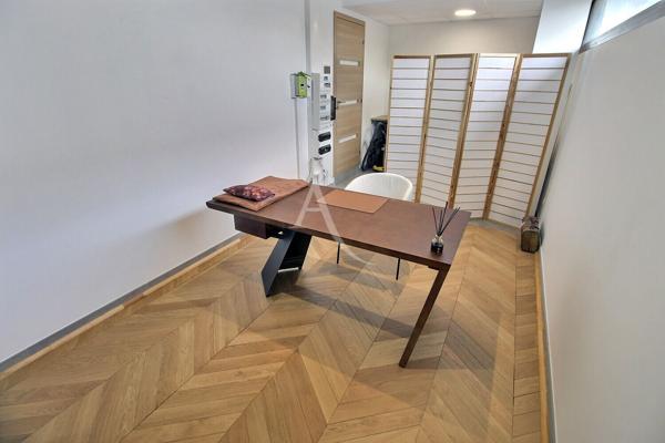 VILLA COMPTEMPORAINE 4 FACES DE 110 m² HABITABLES DANS QUARTIER RESIDENTIEL
