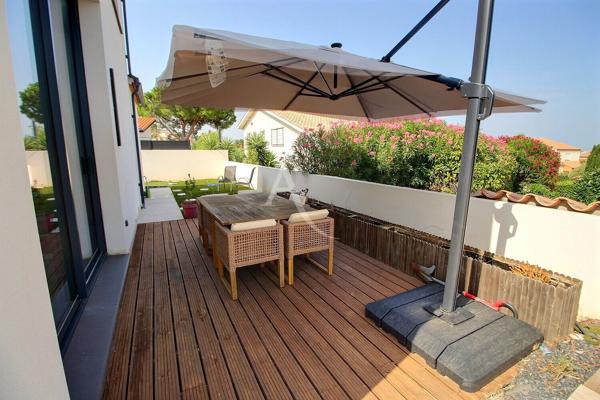VILLA COMPTEMPORAINE 4 FACES DE 110 m² HABITABLES DANS QUARTIER RESIDENTIEL