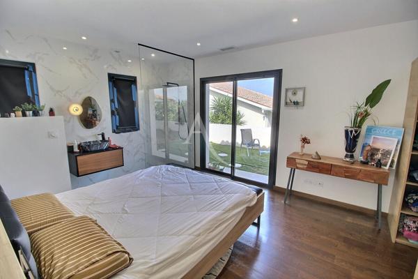 VILLA COMPTEMPORAINE 4 FACES DE 110 m² HABITABLES DANS QUARTIER RESIDENTIEL