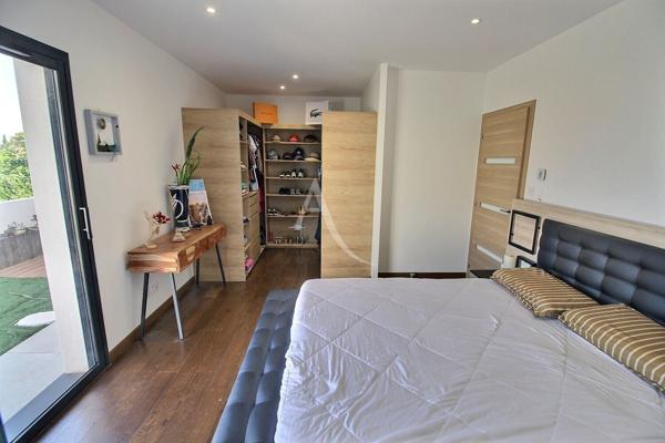 VILLA COMPTEMPORAINE 4 FACES DE 110 m² HABITABLES DANS QUARTIER RESIDENTIEL