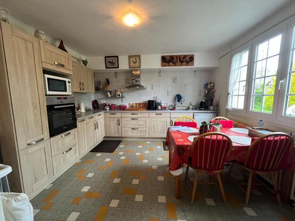 Maison néo-bretonne de 125 m² avec vie de plain-pied sur terrain d'environ 2 600 m²
