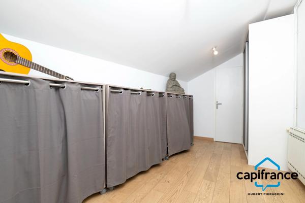 Toulon , Les Routes/Chateauvallon, Maison de Plain pied 103m2, 6 pièces, 4 chambres, terrain plat de 362 m2, en impasse.