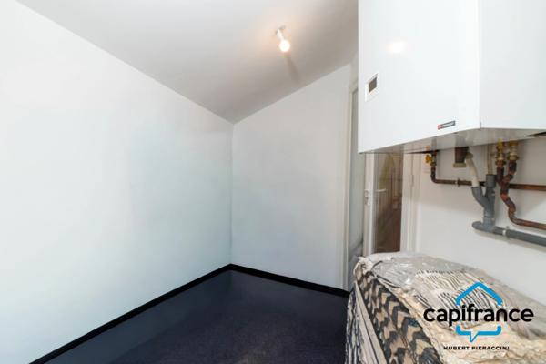 Toulon , Les Routes/Chateauvallon, Maison de Plain pied 103m2, 6 pièces, 4 chambres, terrain plat de 362 m2, en impasse.