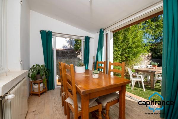 Toulon , Les Routes/Chateauvallon, Maison de Plain pied 103m2, 6 pièces, 4 chambres, terrain plat de 362 m2, en impasse.