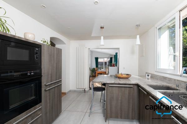 Toulon , Les Routes/Chateauvallon, Maison de Plain pied 103m2, 6 pièces, 4 chambres, terrain plat de 362 m2, en impasse.