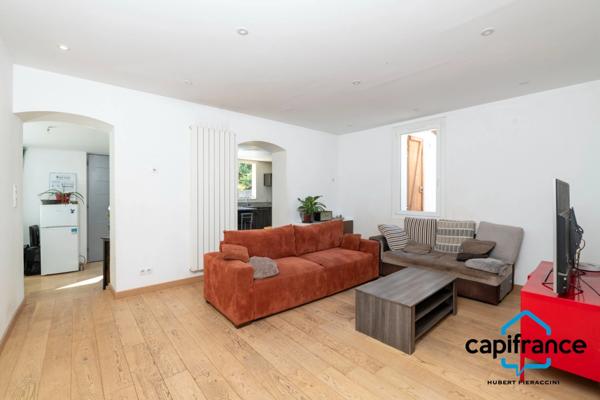 Toulon , Les Routes/Chateauvallon, Maison de Plain pied 103m2, 6 pièces, 4 chambres, terrain plat de 362 m2, en impasse.