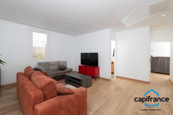 Toulon , Les Routes/Chateauvallon, Maison de Plain pied 103m2, 6 pièces, 4 chambres, terrain plat de 362 m2, en impasse.