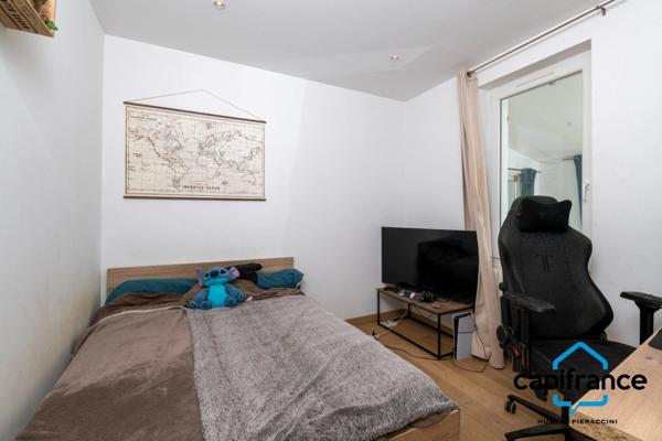 Toulon , Les Routes/Chateauvallon, Maison de Plain pied 103m2, 6 pièces, 4 chambres, terrain plat de 362 m2, en impasse.