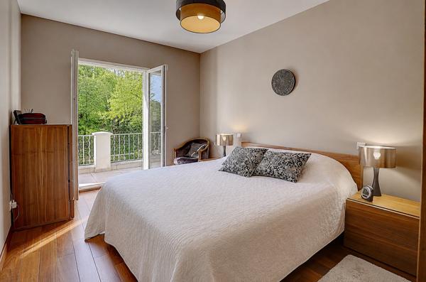 Saint-Didier-au-Mont-d'Or Maison de 180m² sur terrain de 1313m² avec piscine, proche centre-ville à pieds,