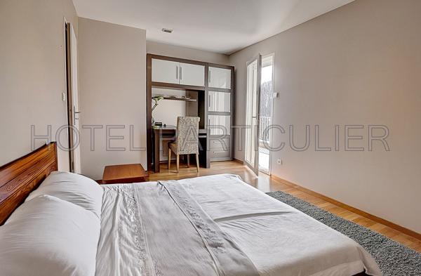 Saint-Didier-au-Mont-d'Or Maison de 180m² sur terrain de 1313m² avec piscine, proche centre-ville à pieds,