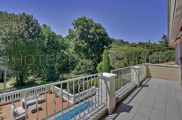 Saint-Didier-au-Mont-d'Or Maison de 180m² sur terrain de 1313m² avec piscine, proche centre-ville à pieds,