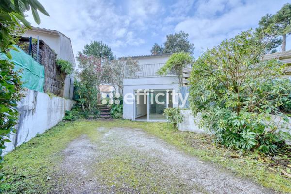 Maison
         4 pièces
        - 81 m²