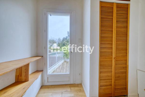 Maison
         4 pièces
        - 81 m²