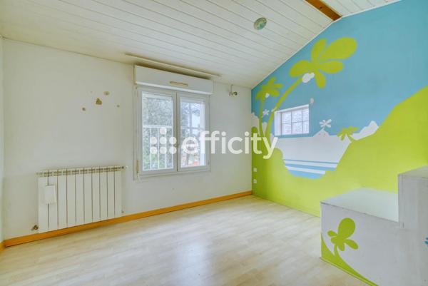 Maison
         4 pièces
        - 81 m²