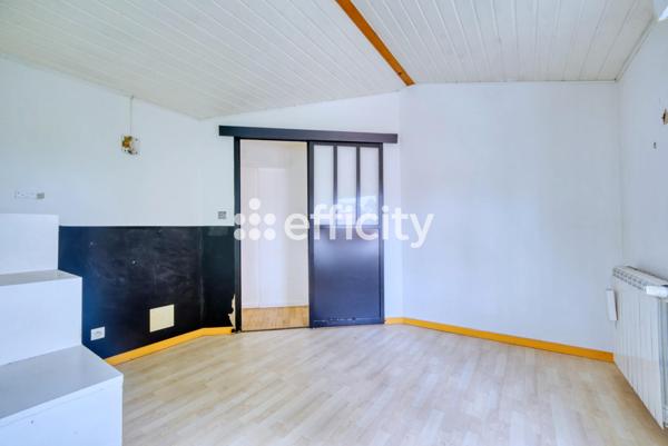 Maison
         4 pièces
        - 81 m²