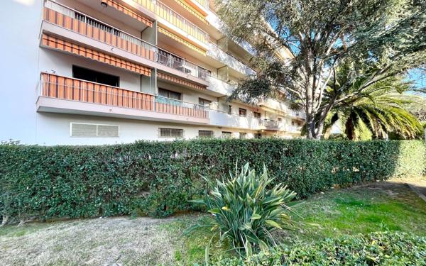 Appartement à vendre    3 pièces • 65 m2 Le Cannet
