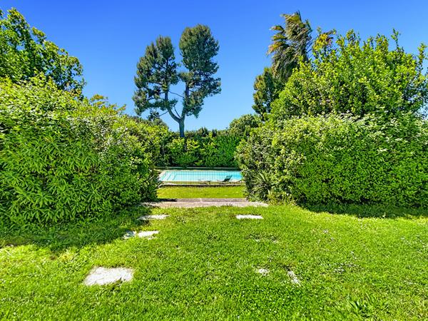 Maison 5 pièces 200m2 piscine, dépendance ,stationnement sur parcelle de 1700 m2 à vendre Secteur Allauch - Quartier Fontvieille - Golf - Route d'Enco de Botte