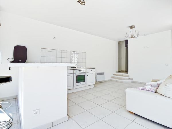 Maison 5 pièces 200m2 piscine, dépendance ,stationnement sur parcelle de 1700 m2 à vendre Secteur Allauch - Quartier Fontvieille - Golf - Route d'Enco de Botte