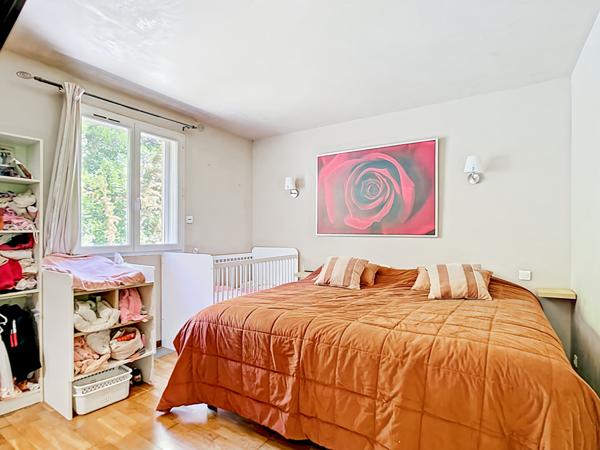 Maison 5 pièces 200m2 piscine, dépendance ,stationnement sur parcelle de 1700 m2 à vendre Secteur Allauch - Quartier Fontvieille - Golf - Route d'Enco de Botte