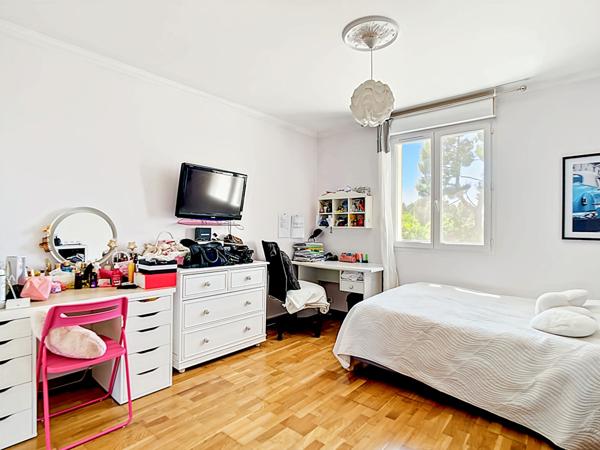 Maison 5 pièces 200m2 piscine, dépendance ,stationnement sur parcelle de 1700 m2 à vendre Secteur Allauch - Quartier Fontvieille - Golf - Route d'Enco de Botte