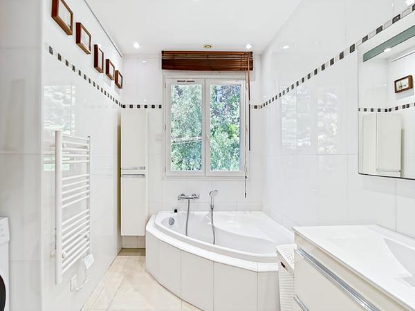 Maison 5 pièces 200m2 piscine, dépendance ,stationnement sur parcelle de 1700 m2 à vendre Secteur Allauch - Quartier Fontvieille - Golf - Route d'Enco de Botte